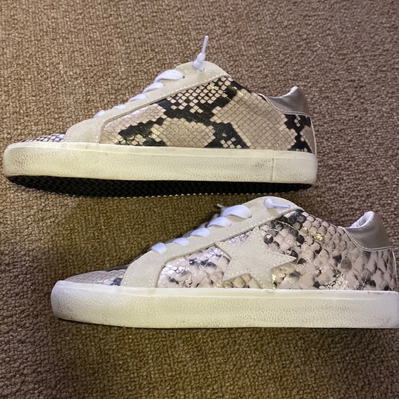 Steve Madden Shoes - Steve Madden adorable sneakers